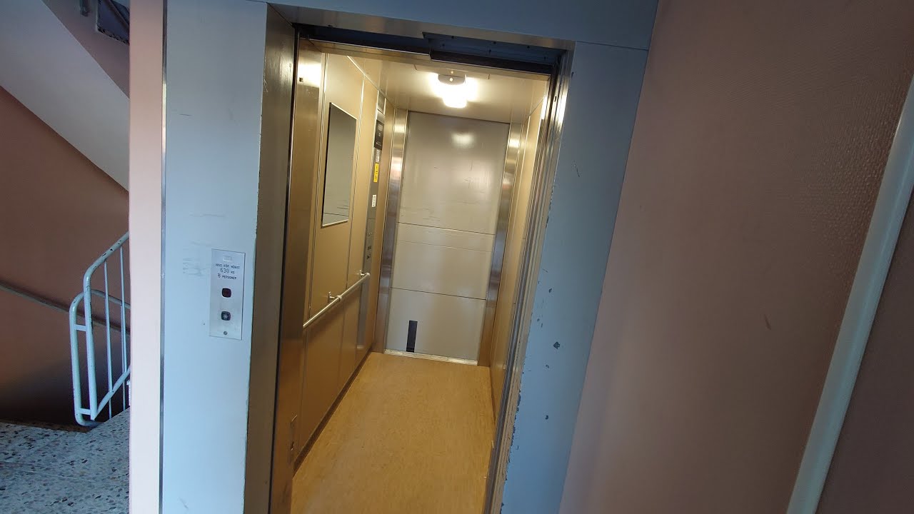1990 KONE M Hydraulic elevator @ Norralagatan 6, Söderhamn, Sweden!