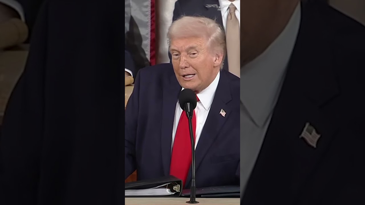 Трамп критикует Нэнси Пелоси за запрет инсайдерской торговли.