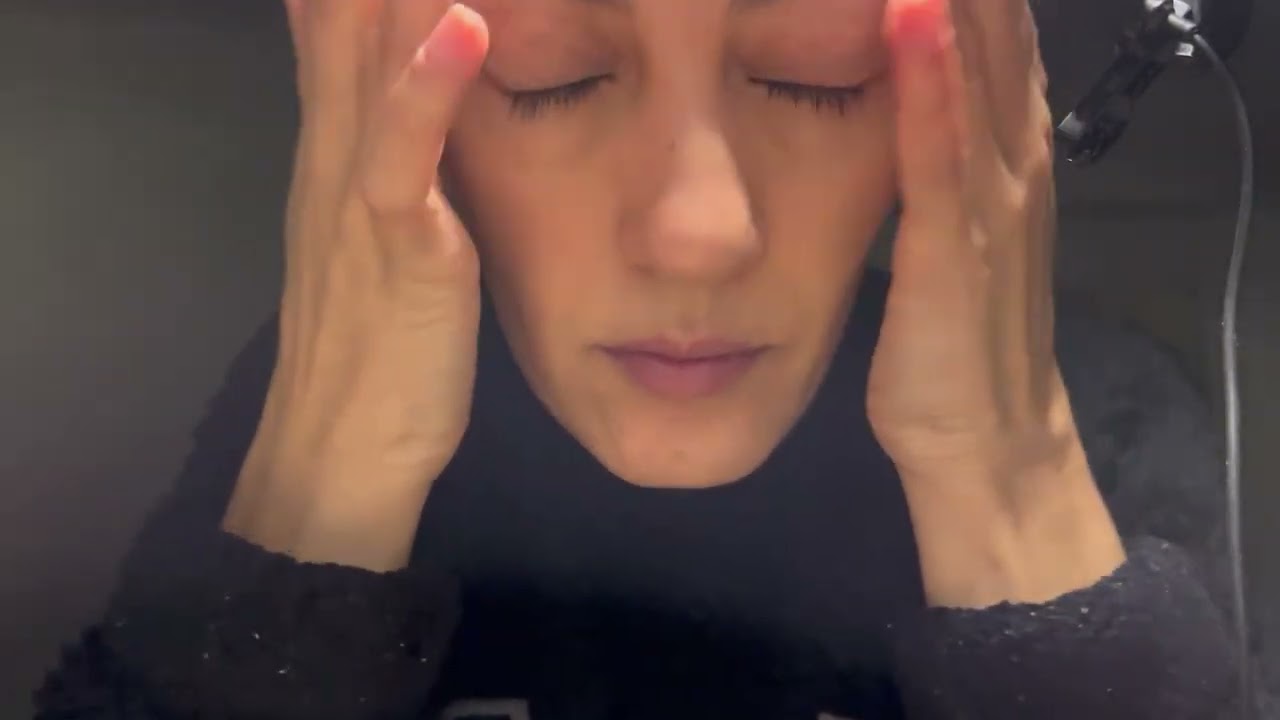 ASMR Roleplay / Gece Geç Saatte Gelen Arkadaş / Cilt Bakımı 