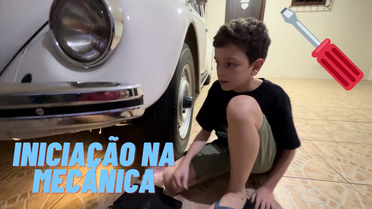 Fusca 1300L Monocromático interior marrom - ensinando os pequenos a mexer no Fusca