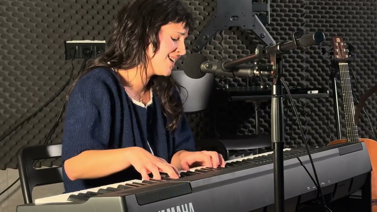 elena mena - como una FloR  (concierto en directo, La Amalgama, Málaga)