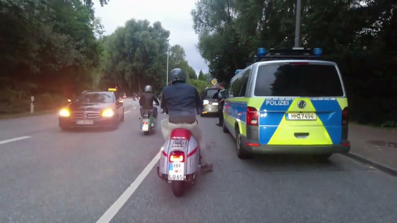Hafenrundfahrt 3.0 Hamburg Hafen Scooter Vespa Tour