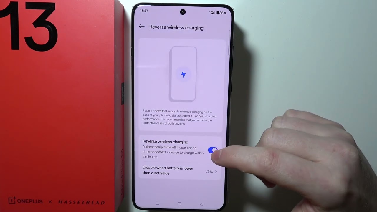 OnePlus 13: как включить/выключить обратную беспроводную зарядку