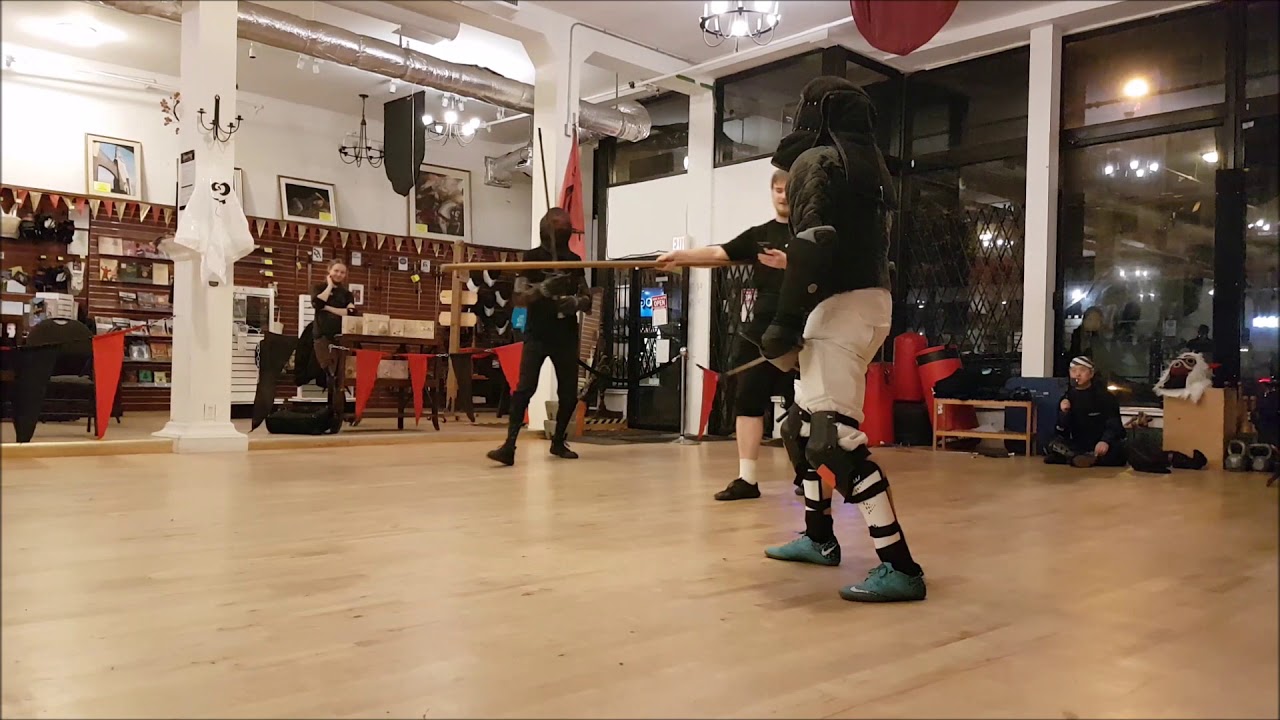 Two Daggers vs Longsword