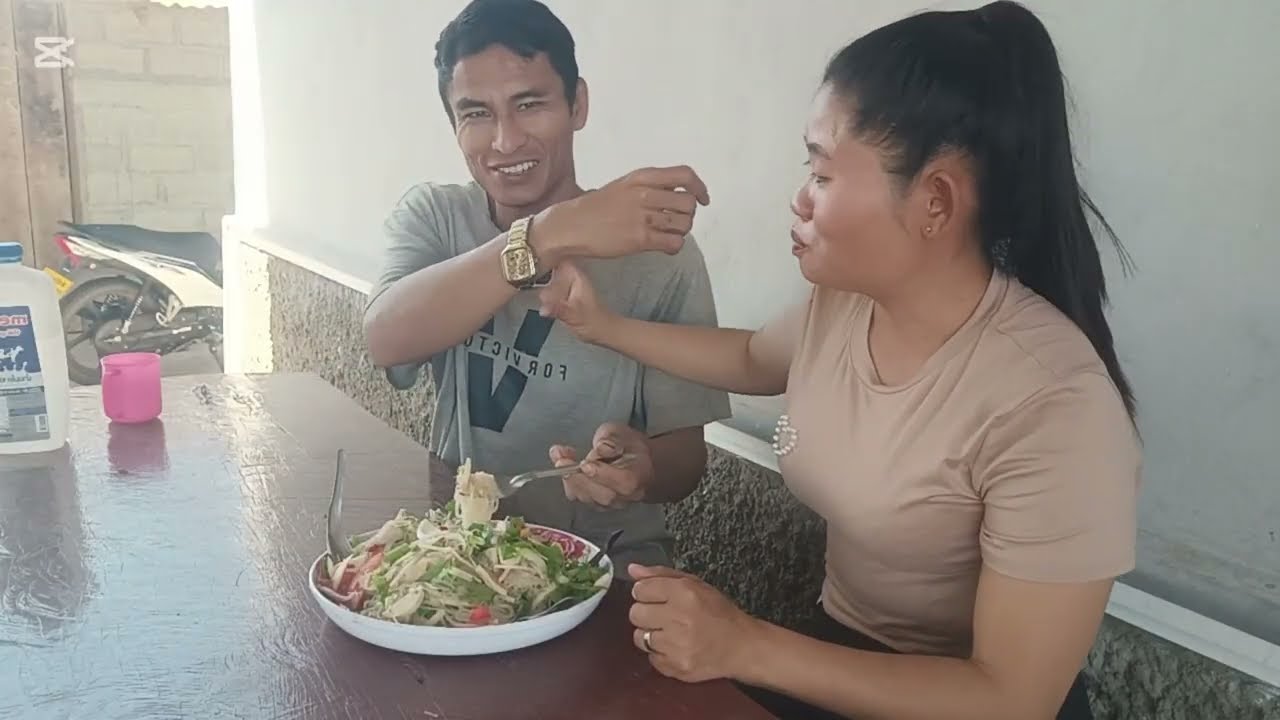 🇱🇦ทำเมนูอาหารโปรด‼️ของเมียให้ผัวกิน‼️กินข้าวเที่ยงกันจ้า
