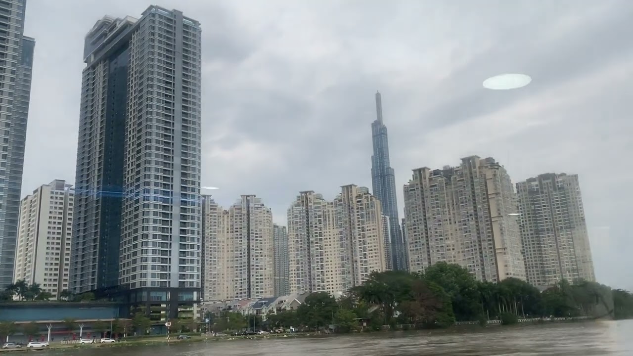 Trải nghiệm đi tàu trên sông .