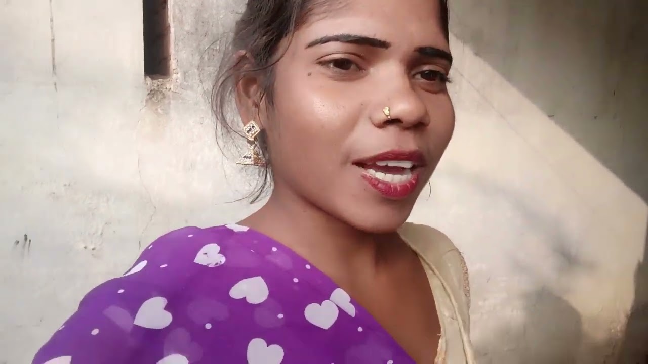 ब्लोगिंग रुम पर वीडियो बना रही हूं आप लोगों