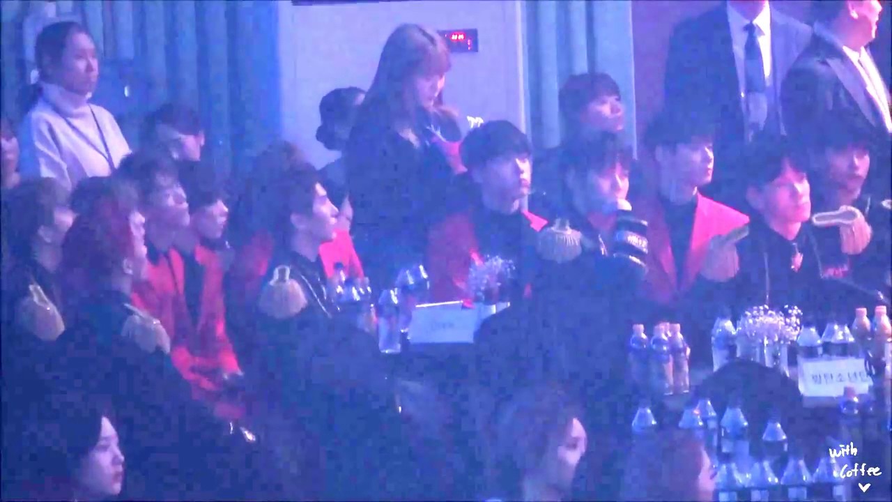 170119 ASTRO & VIXX Reaction to BTS (Seoul Music Award)