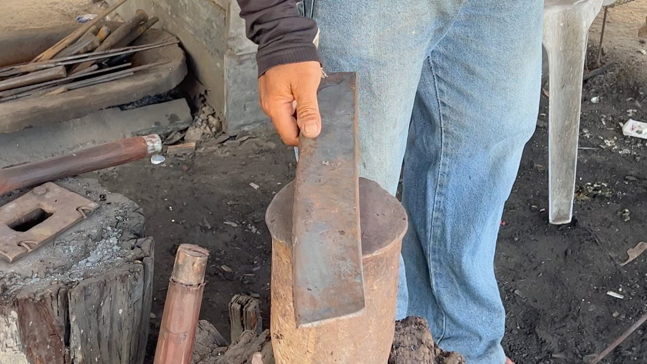 Knife Making - Rusty Leaf Spring FORGE into a KUNAI