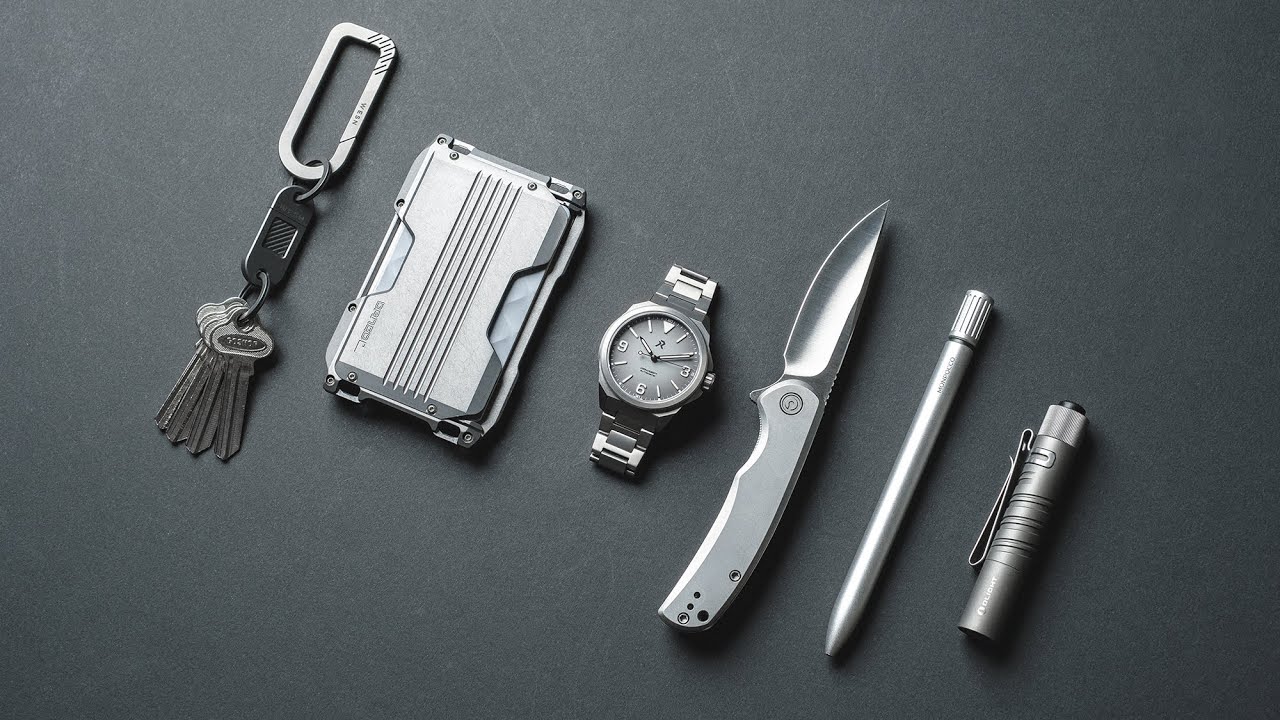 What's In My Pockets? (Greyscale Edition) | My Everyday Carry 2022