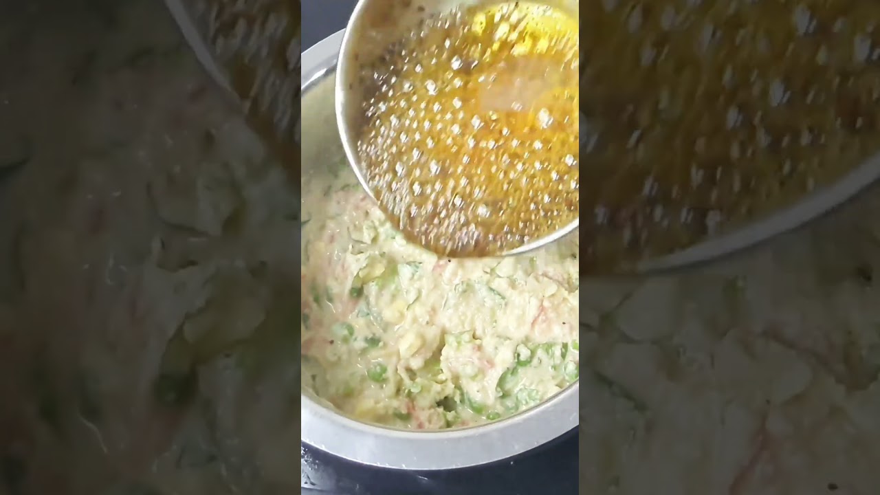 Gujarati Mix Vegetable Handvo | गुजराती हांडवो #shorts #youtubeshorts #handvo #viralvideos