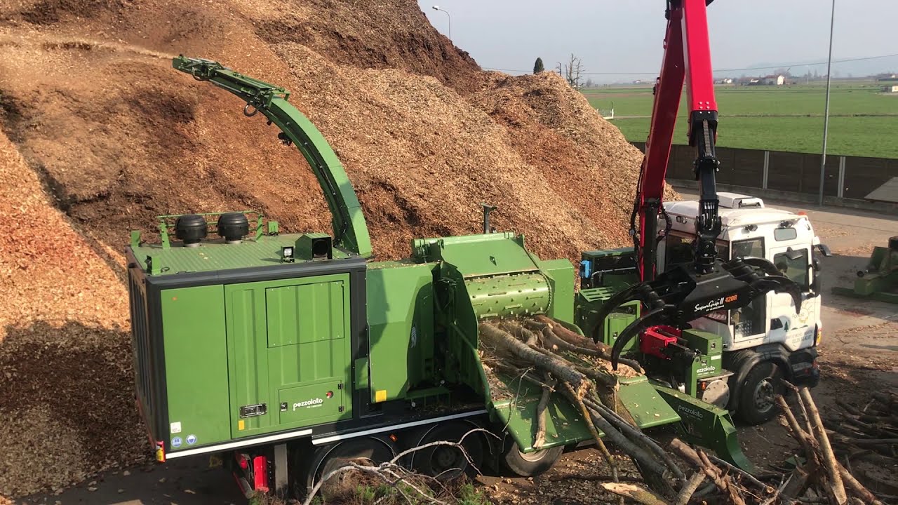PTH 1400/1000 M Pezzolato drum wood chipper, CATERPILLAR C27 motor, 1050 HP power during testing