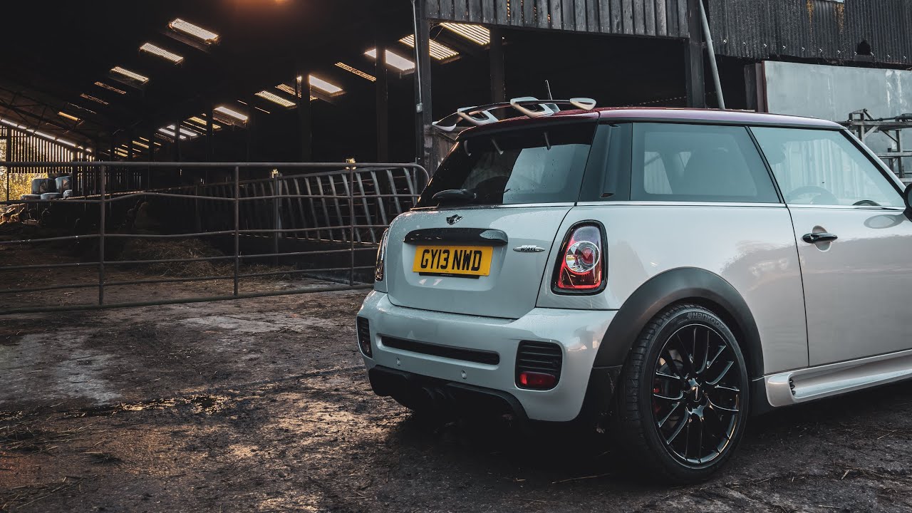 How to replace xenon dipped beam headlight bulb. Mini R56, cooper, cooper s, jcw. John cooper works.