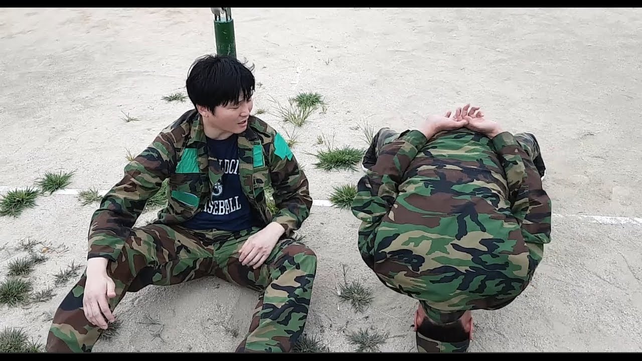 고딩때 괴롭히던 일진이 군대후임으로 들어왔다.(99년군번)