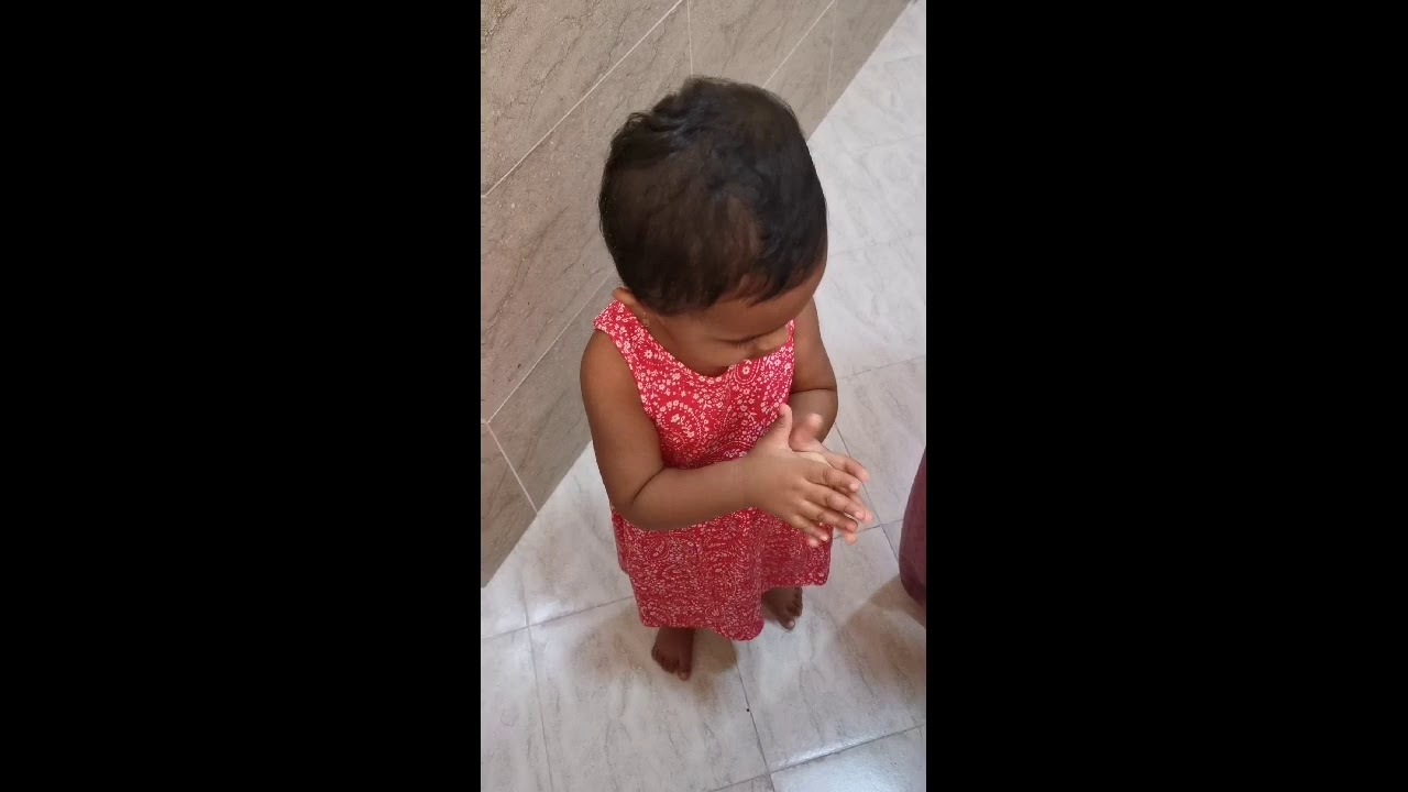 Aditi is trying to prepare chapati😊