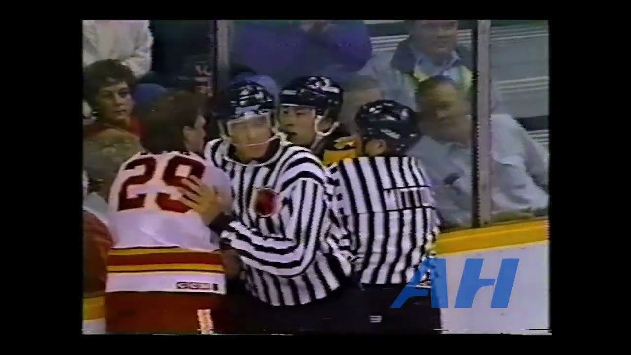 NHL Jan. 10, 1992 Joel Otto,CGY v Jim Paek,PIT Calgary Flames Pittsburgh Penguins