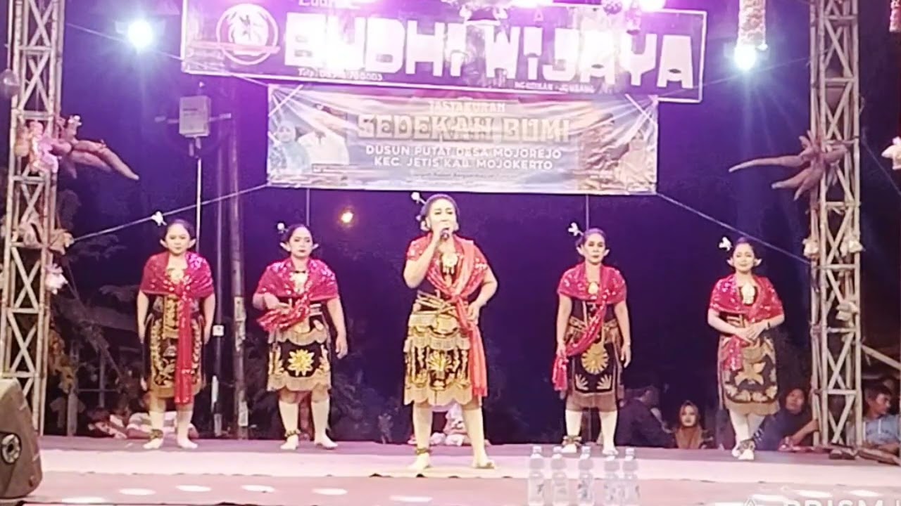 Tari remo Putri Ludruk BUDHI WIJAYA Dlm rangka Sedekah Bumi Ds Putat Jetis Mojokerto