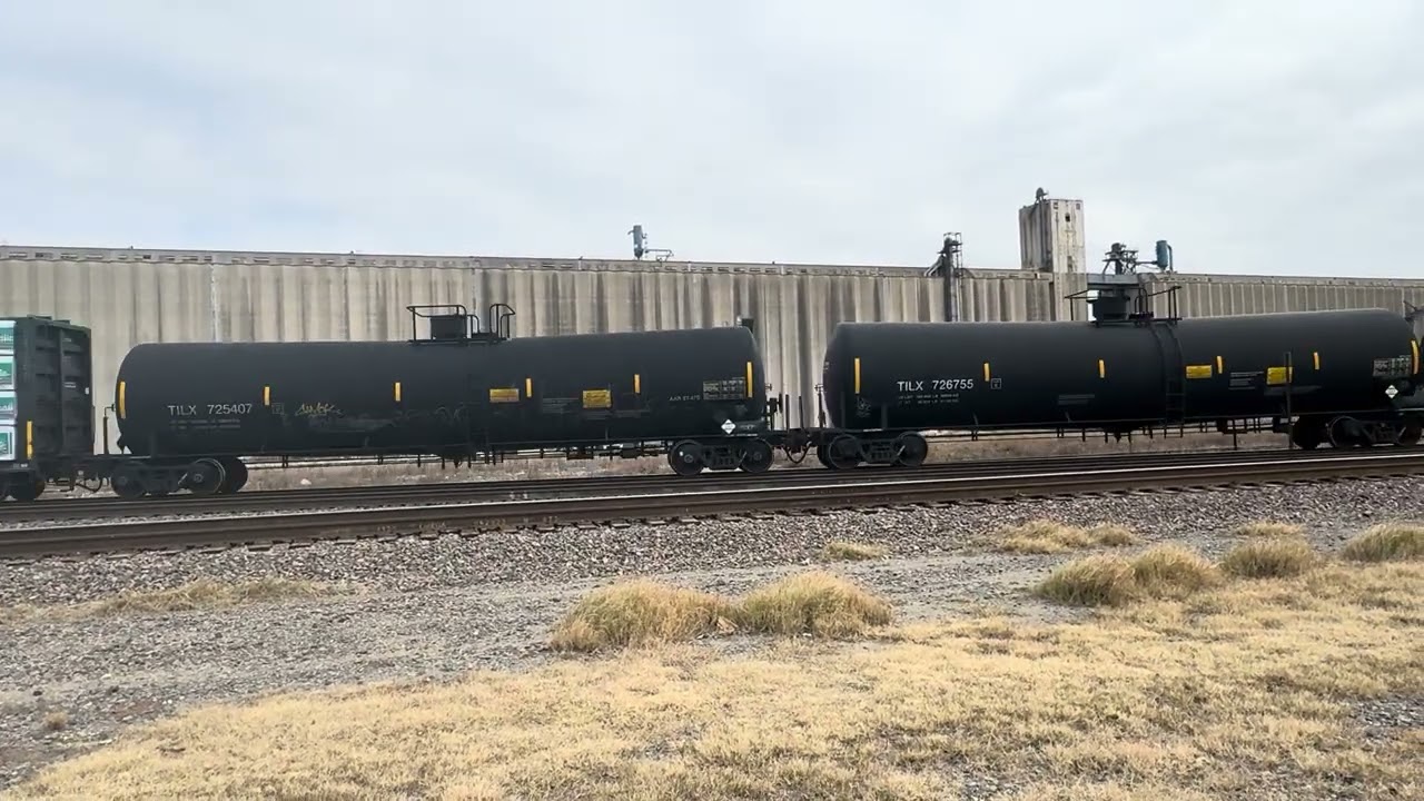 Southbound BNSF Mix Freight Train heading through Saginaw TX. December 14, 2025