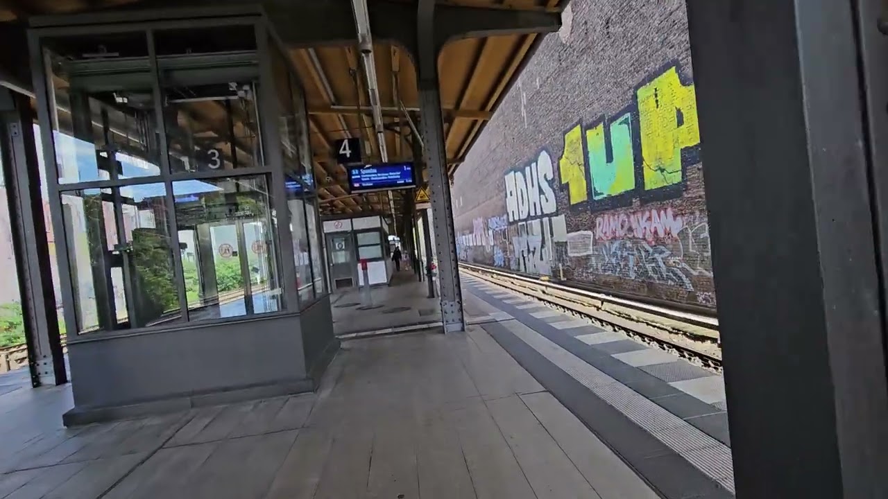 Berlin - Savignyplatz - Platform #mrt #green #berlin #Sline #savignyplatz
