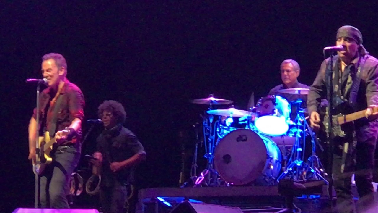 Bruce Springsteen - Because The Night (2 February 2017, AAMI Park, Melbourne)