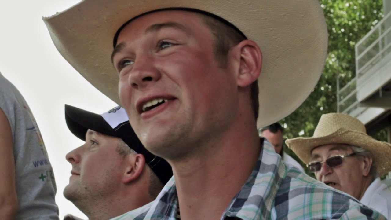 Video: Gay rodeo a 