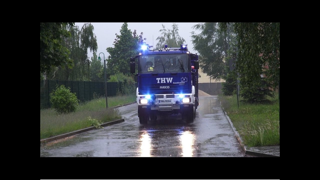 Hochwasser 2013 Technisches Hilfswerk Gera Lastkraftwagen Kipper mit Bergeräumgerät