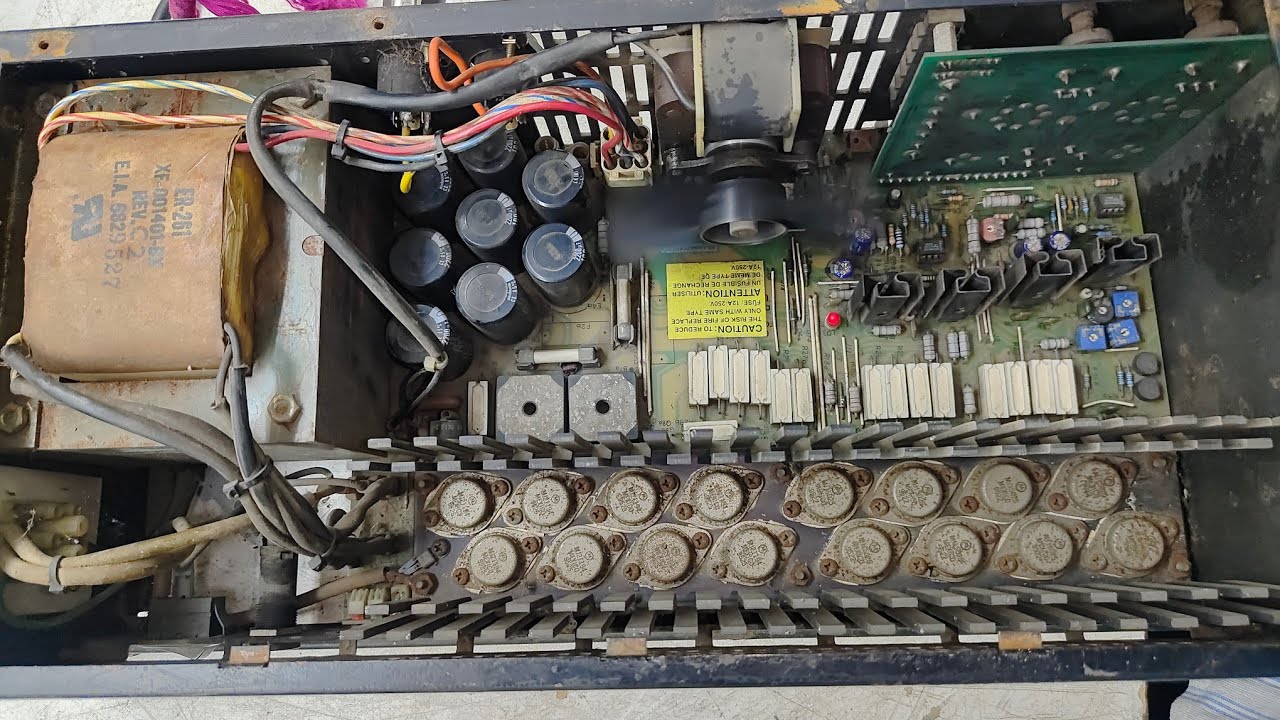 QSC 850 AMPLIFIER