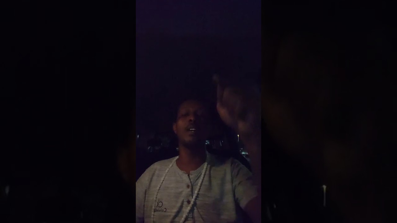 Caawo iyo wararka habargidir oo isku daday in baxsadan iyo