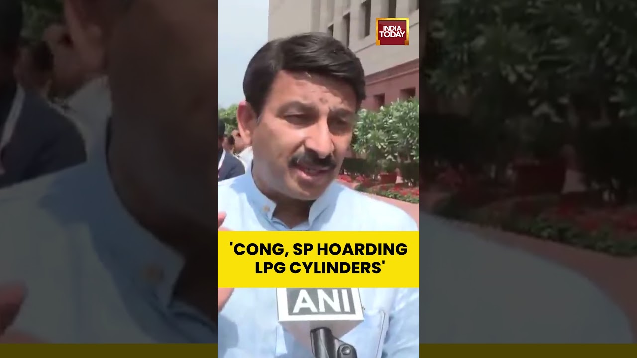Manoj Tiwari Says No Gas Shortage, Alleges LPG Cylinders Seized From SP, Congress Leaders