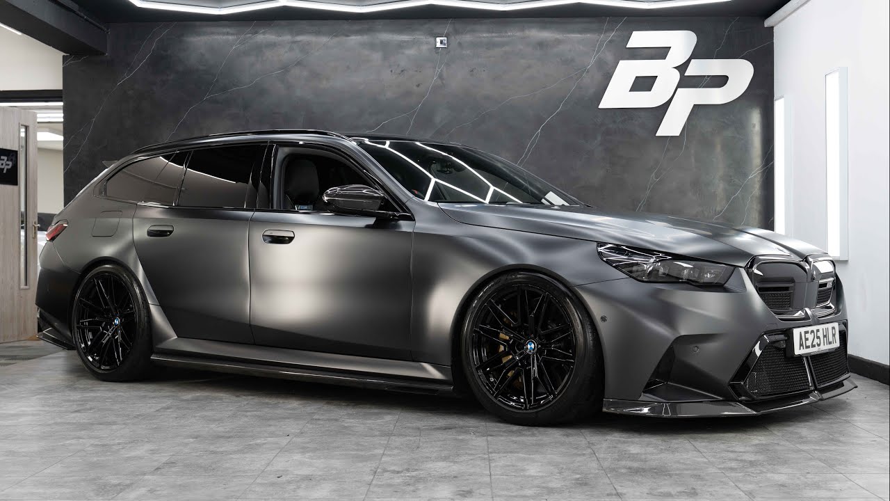 BMW M5 Touring - Frozen Dark Grey 