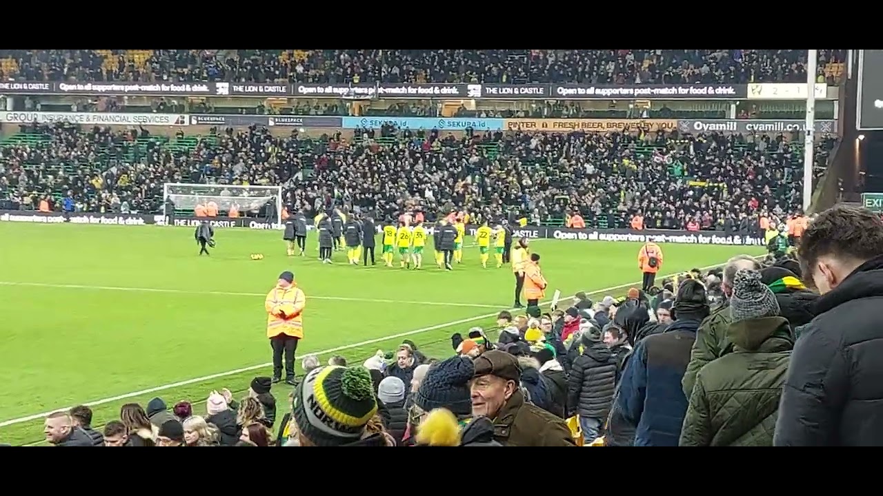 Norwich fans applaud the players after late  victory Norwich 2 Coventry 1    4/1/25 Championship