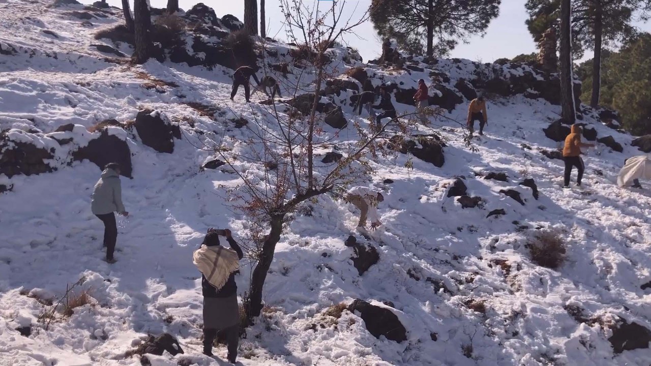 Views of snowfall in azad kashmir pakistan | snowfall in khuiratta kotli mirpur nikayal views |kotli
