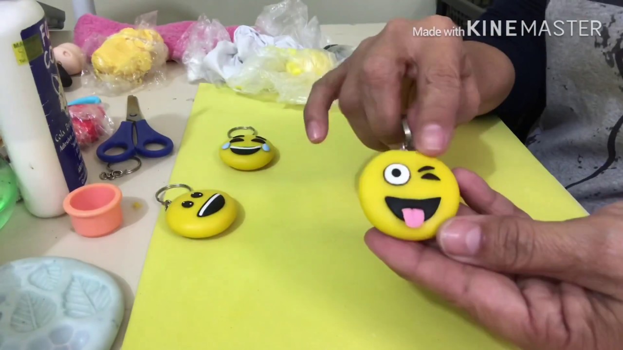 Chaveiro de Emoji em biscuit