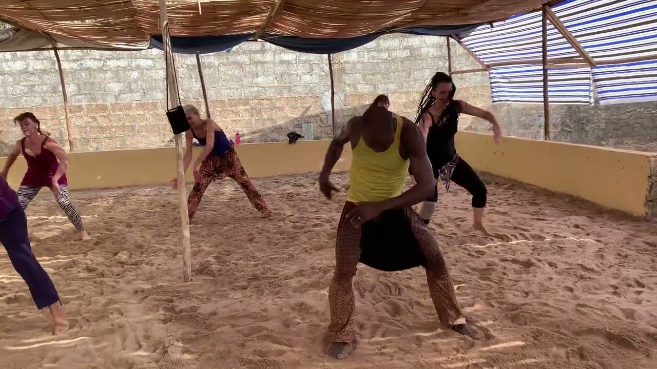 Ritmo Soboninkun Danza tradizionale della Guinea . Stage con Mohamed Careca Bangoura a Coyah