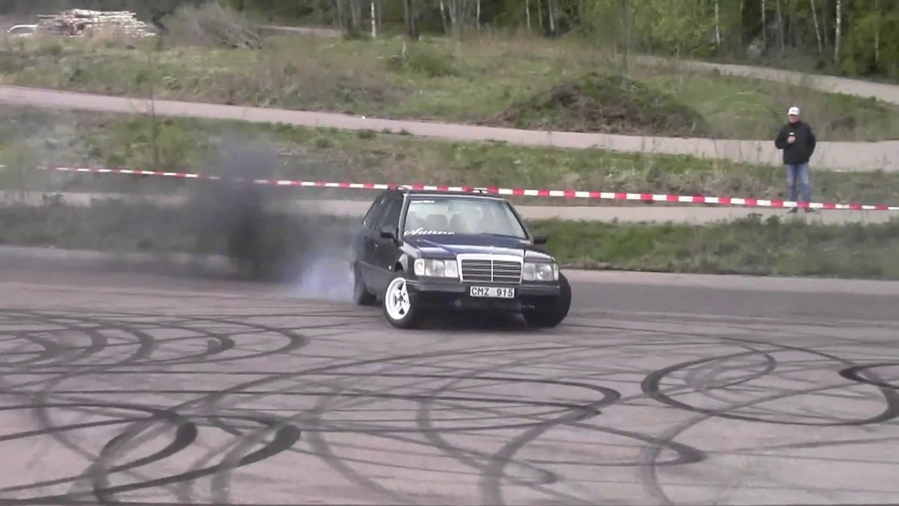 Black Mercedes W124 Wagon Turbo Diesel Burnout