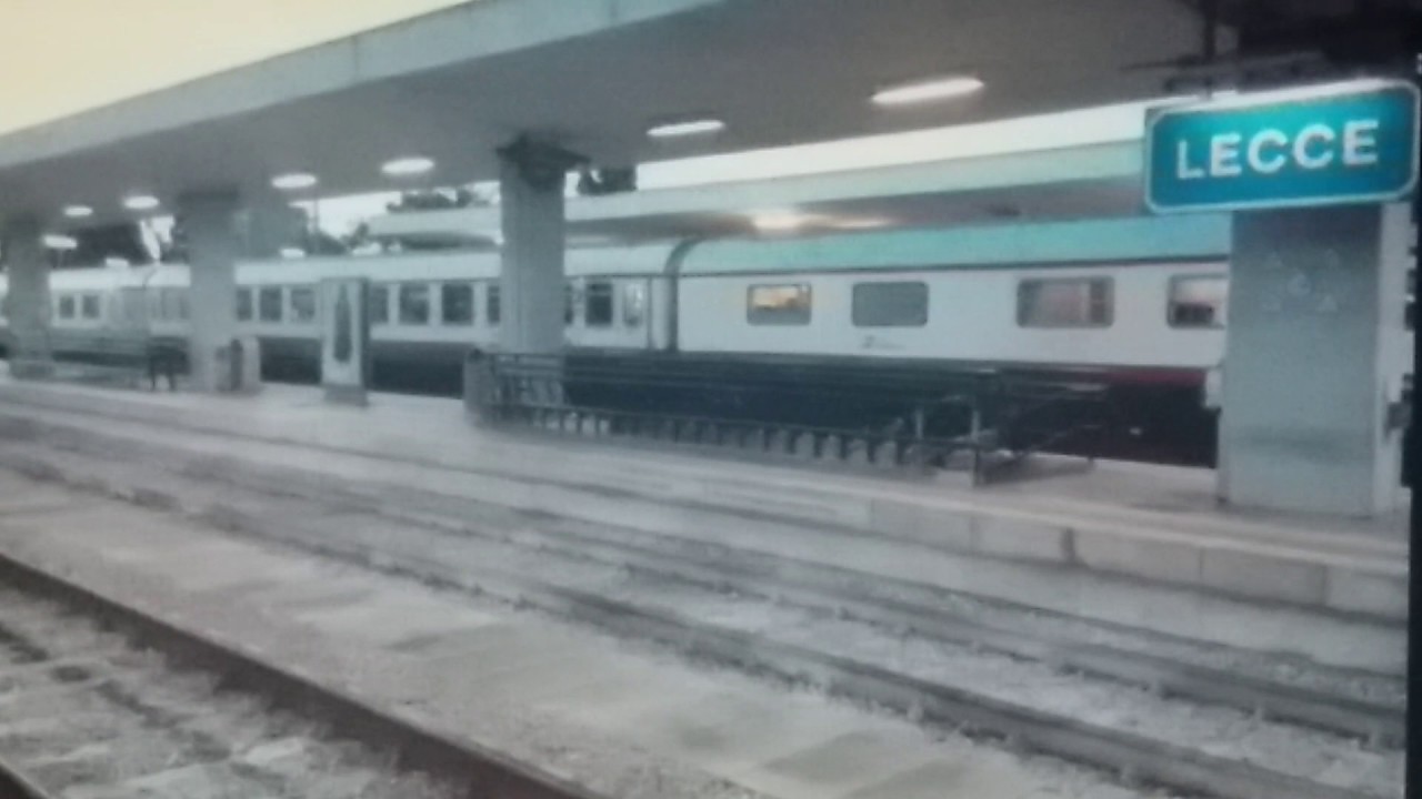 ANNUNCI ALLA STAZIONE DI LECCE