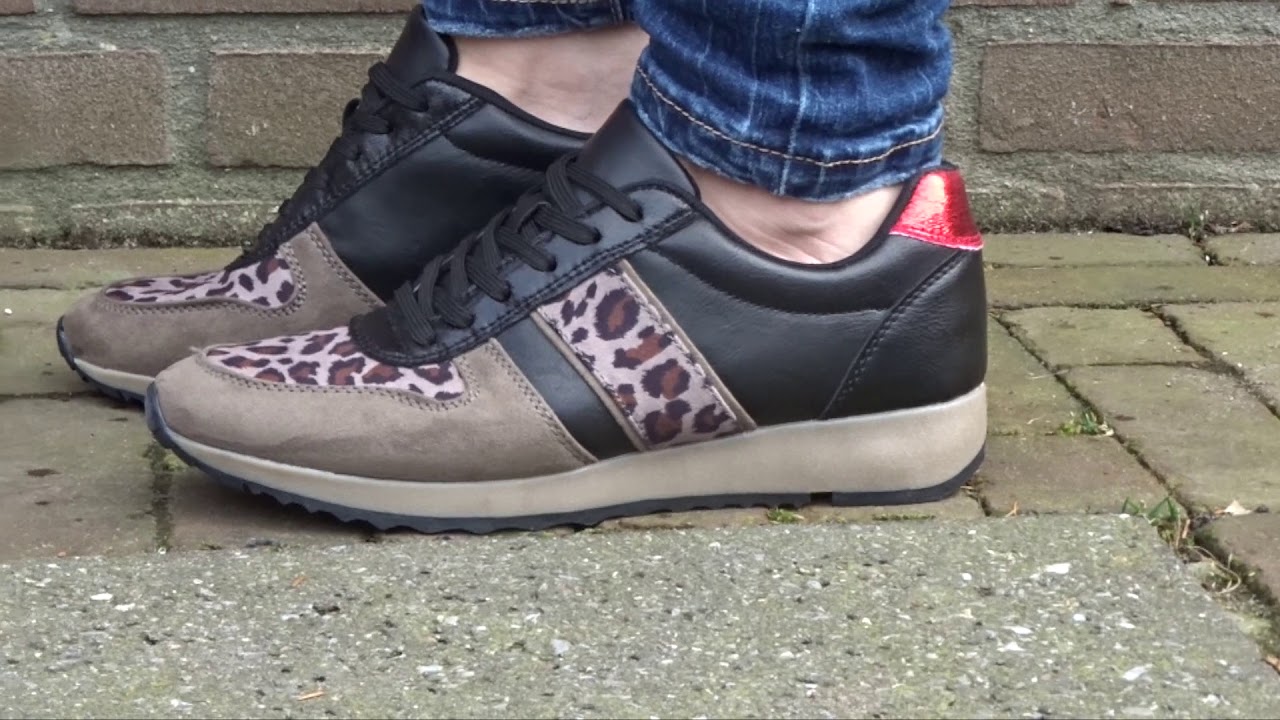 Zwarte dames sneaker met panterprint