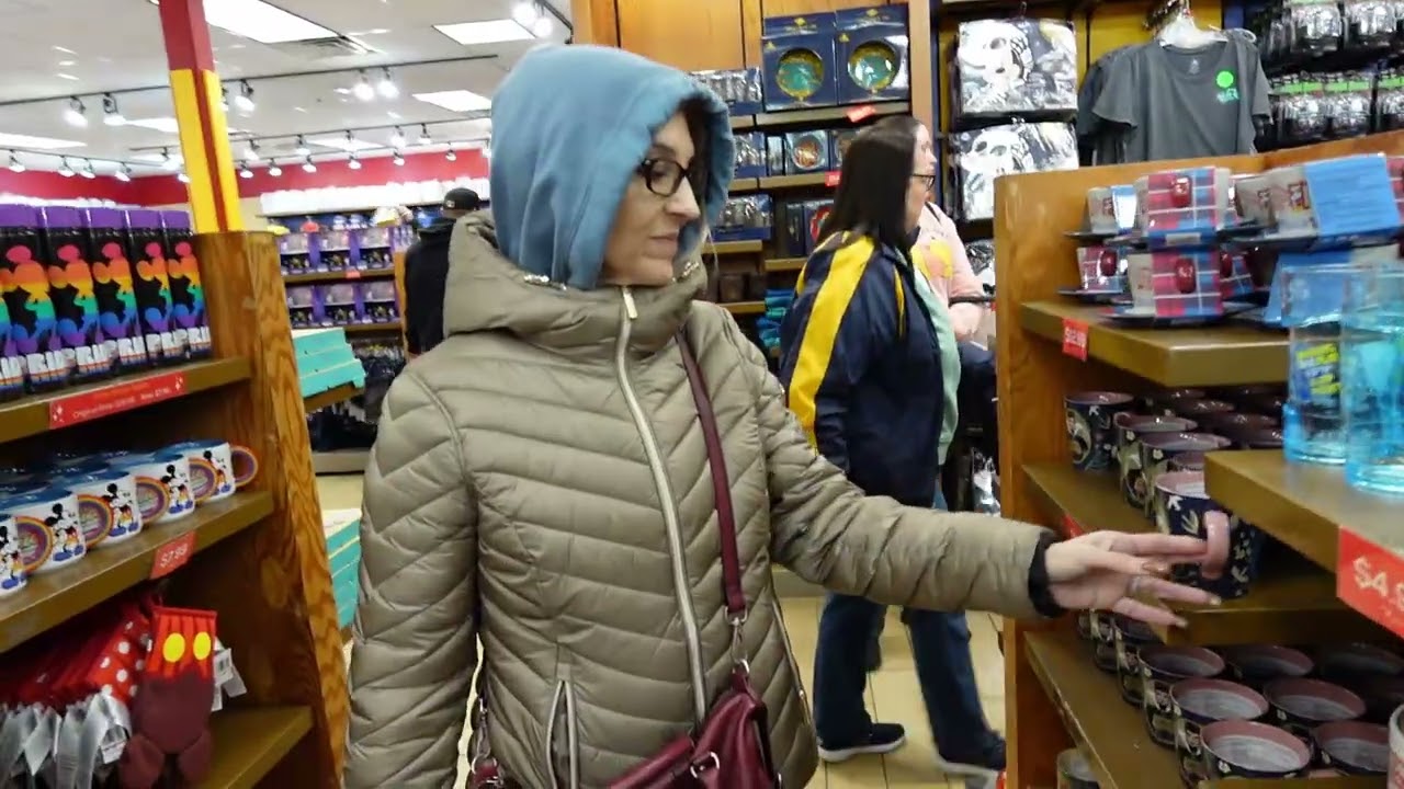 Распродажа верёвок в магазине Disney Character Warehouse в Чёрную пятницу! Грандиозные распродажи...