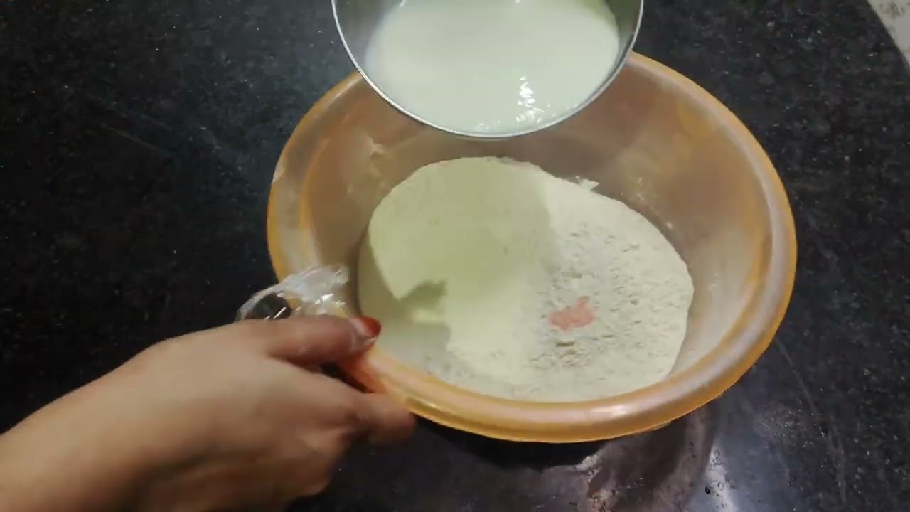 Live mein bread banana sikhe spongy soft rava bread 🍞 ek bar banaen aur Bahar ka bread bhul jaaye