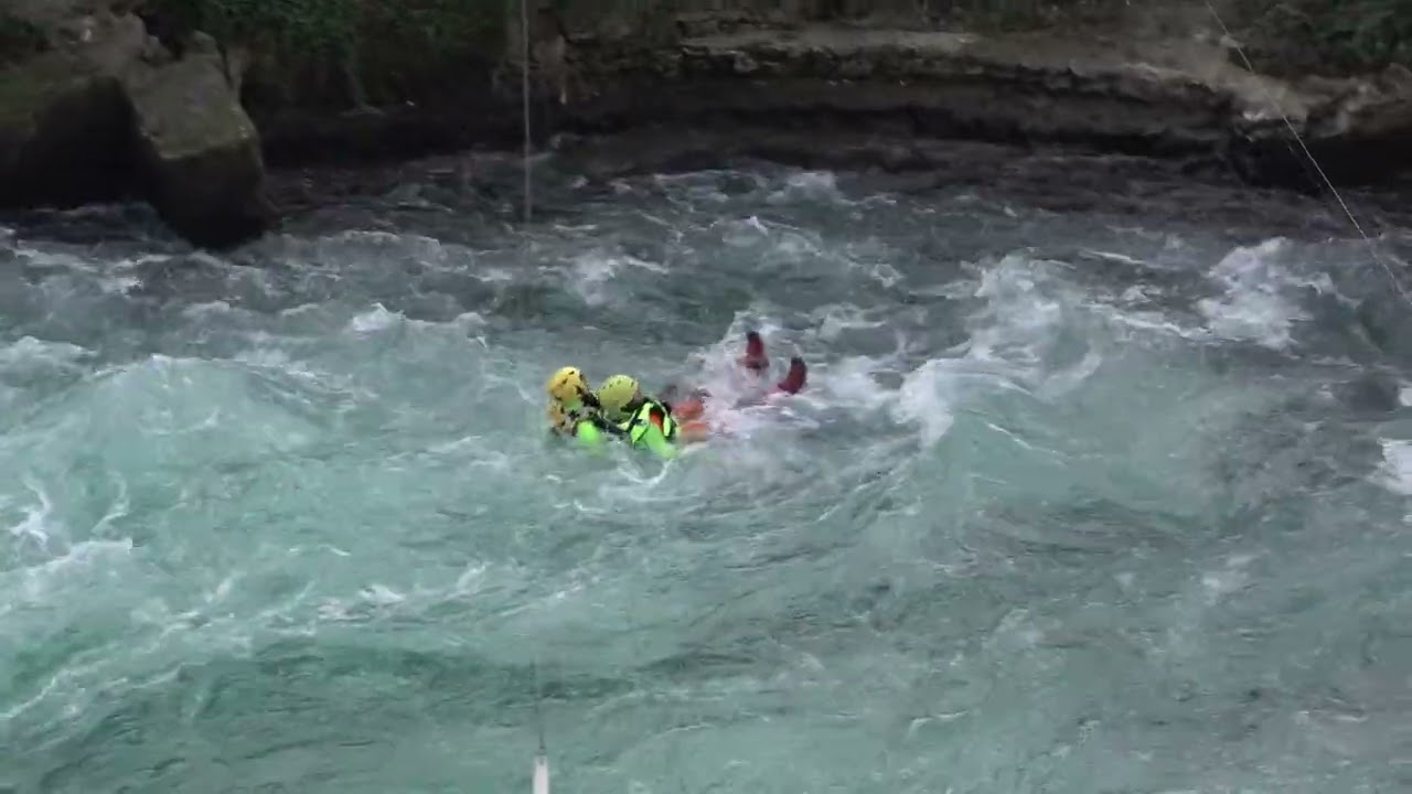 SDIS 84 - Exercice de sauvetage  en eau vive