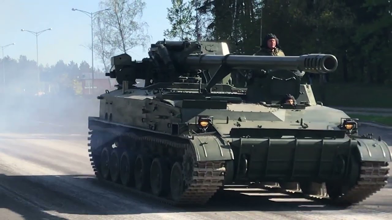 МИНСК Уручье выезд механизированной колонны боевой техники на репетицию парада ко Дню Победы 9 мая