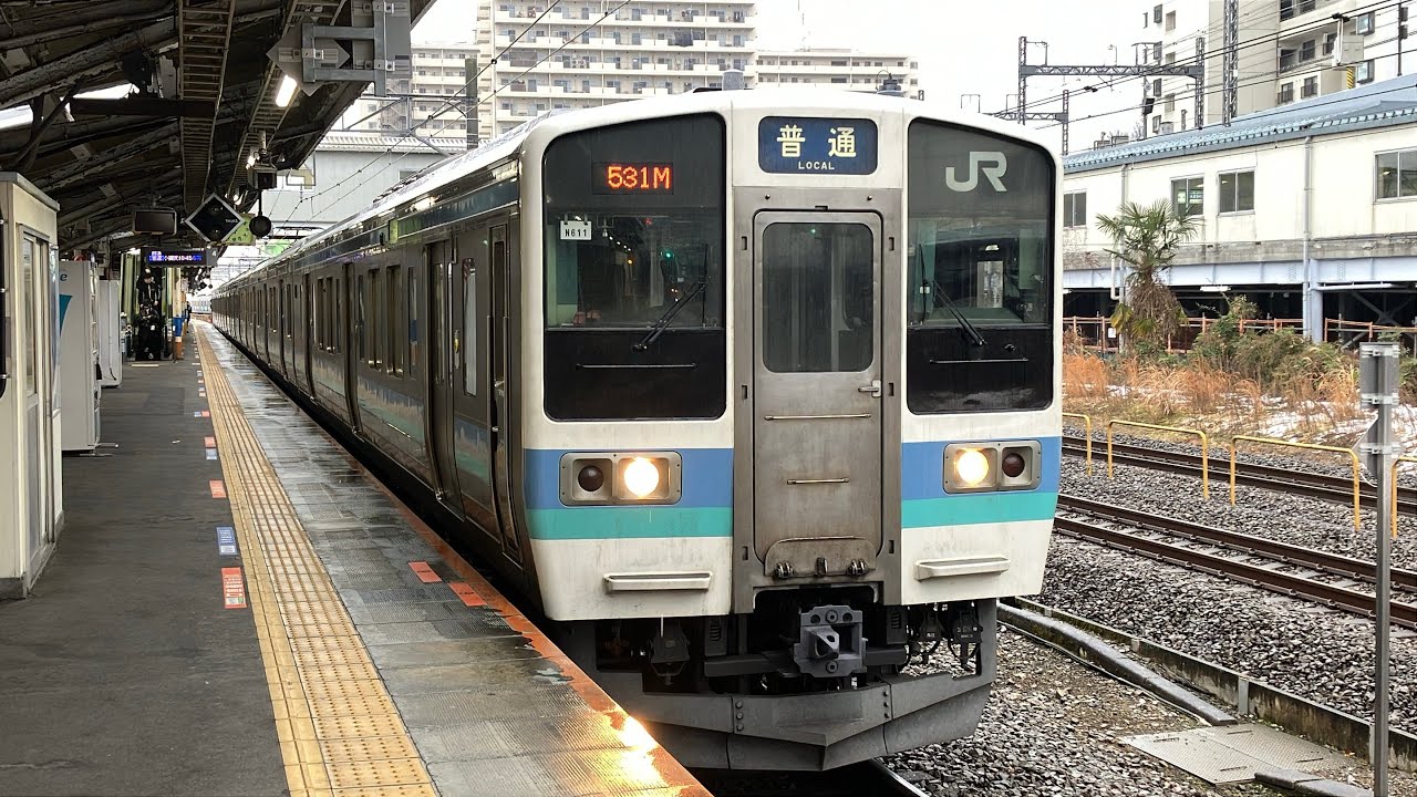 211系2000番台N611編成　普通甲府行きが高尾駅を発車
