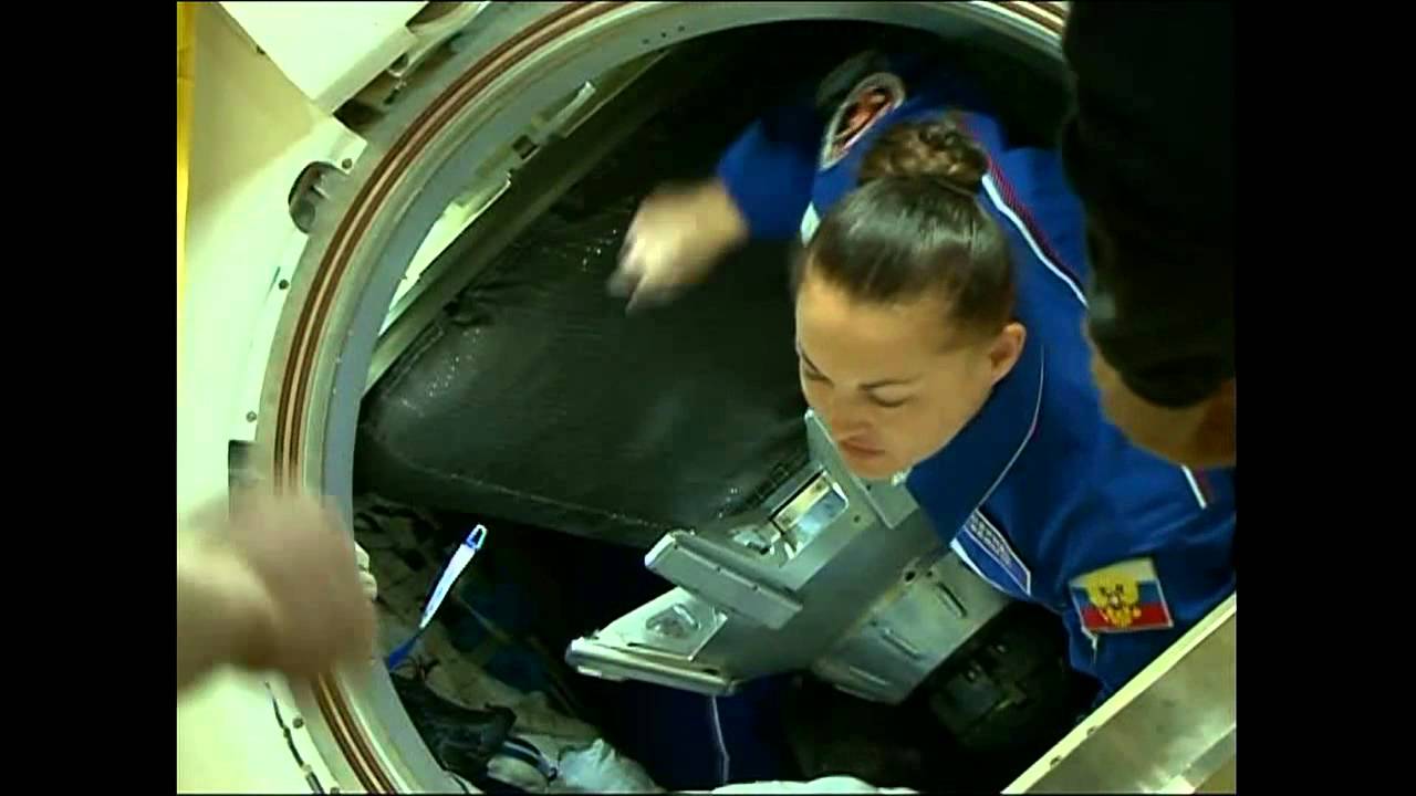 Expedition 41 Hatch Opening