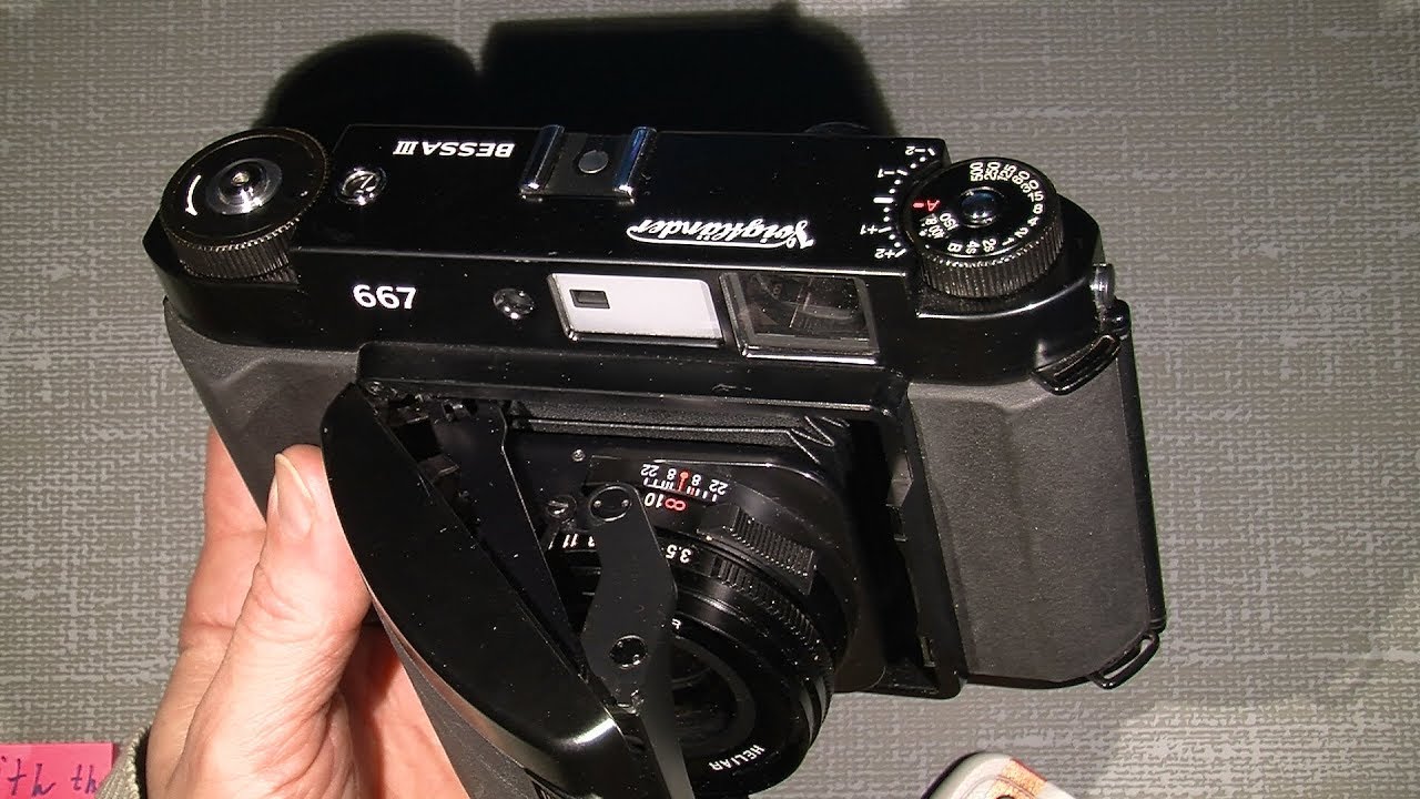 Working with the lens door in Voigtländer Bessa III or Fuji GF670