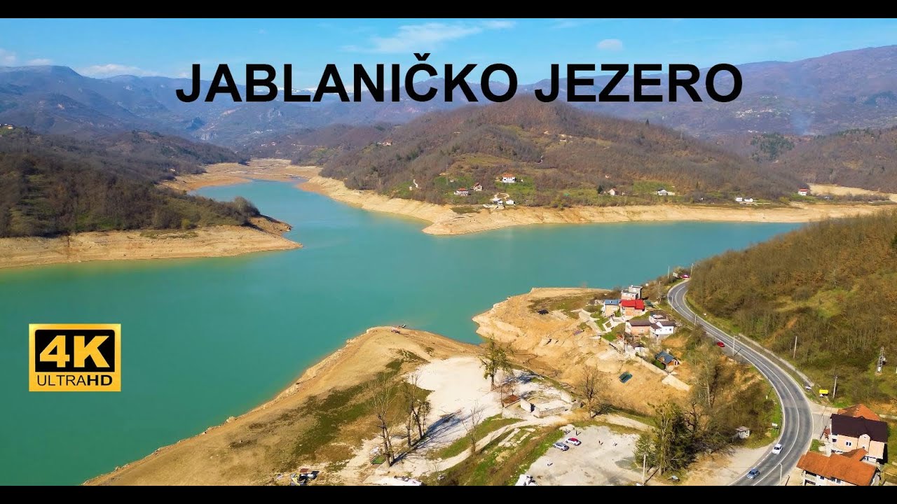 Jablaničko jezero.Pripremanje plaže Ostrožac za ljetnu sezonu. Snimak iz zraka 4K.