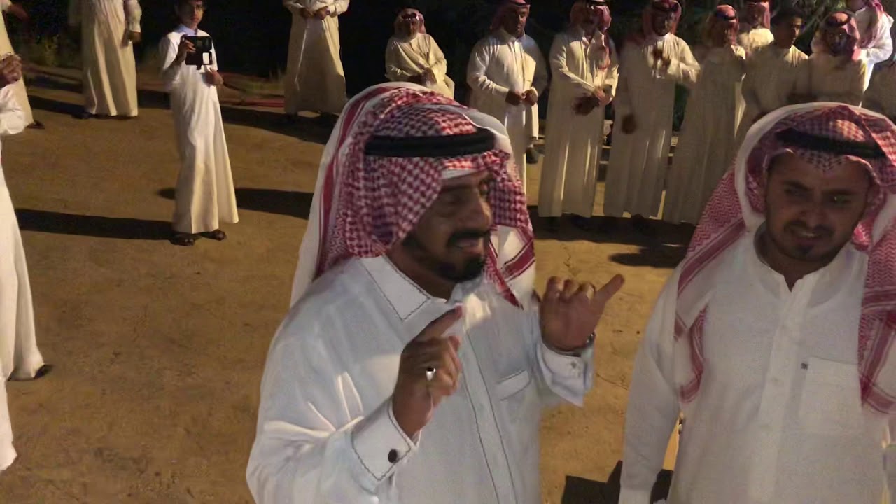 الشاعر علي المنشلي يرحب بضيوفه في منزله بصلب بمناسبة عزيمته للأستاذ محمد حسن الجرعي ومن معه