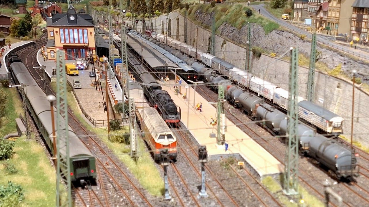 Züge über Züge, tolle Details und schöne Knopfdruckaktionen, H0-Anlage Modellbahnclub Glauchau 