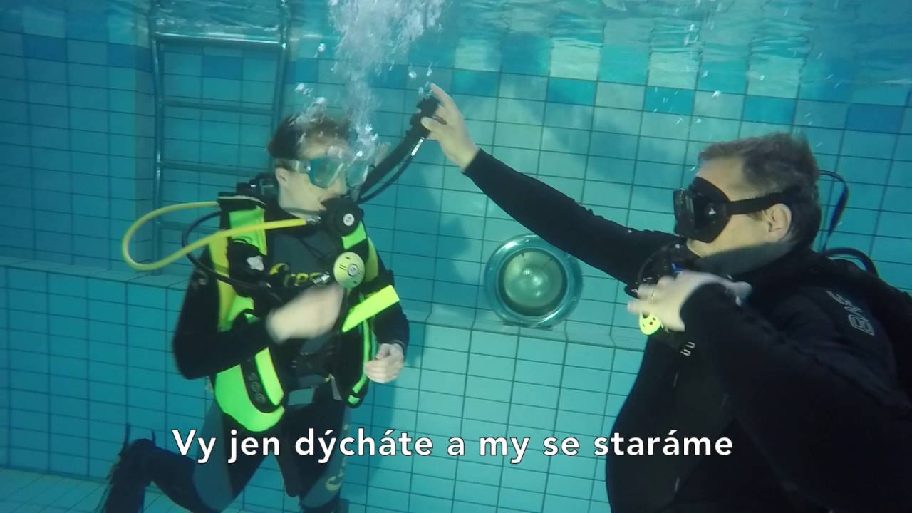 Jana a Honza na zkušebním ponoru v Brně na Trygonu.