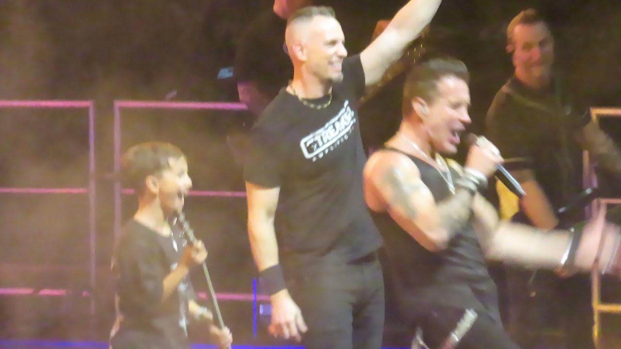 Mark Tremonti giving one of his personal PRS guitars to a kid in Toronto