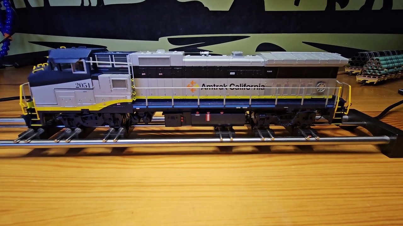 Atlas Dash 8-32BWH Gold LokSound